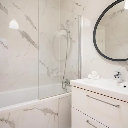 아파트 Prestige Et Elegance Aux Champs Elysees 80m2 파리