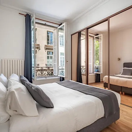 아파트 Prestige Et Elegance Aux Champs Elysees 80m2 파리