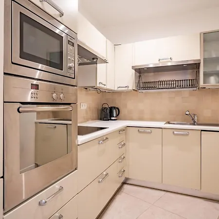 Prestige Et Elegance Aux Champs Elysees 80m2 Paris